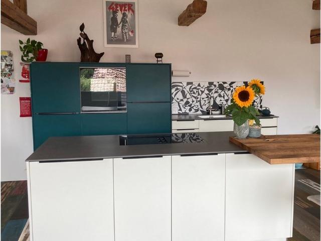 Stilvolle 4 Zi. Maisonette, attraktiver Wohnbereich mit charaktervollen Altholzbalken