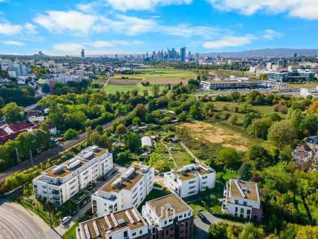 Stilvolle 4 Zimmer Gartenwohnung mit 90 m² Garten, Designküche und zwei Bädern