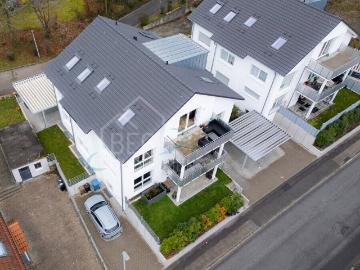 Stilvolle 4 Zimmer Wohnung mit Balkon, Carport und hochwertigem Design