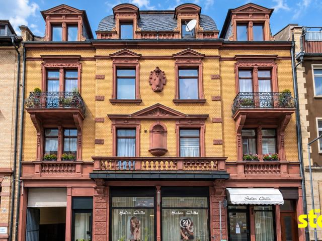 STILVOLLE 5 ZIMMER ALTBAUWOHNUNG MIT ZWEI BALKONEN IN INNENSTADTLAGE