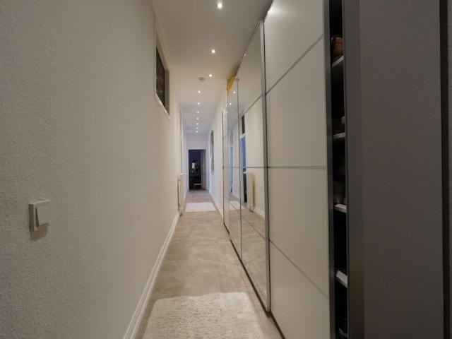 Stilvolle 6 Zimmer Altbauwohnung in fußläufiger Nähe zur Wiesbadener Innenstadt