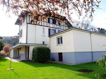 Stilvolle Altbau Wohnung mit Garage, Balkon, Terrasse und Garten in Jahrhundertwendevilla