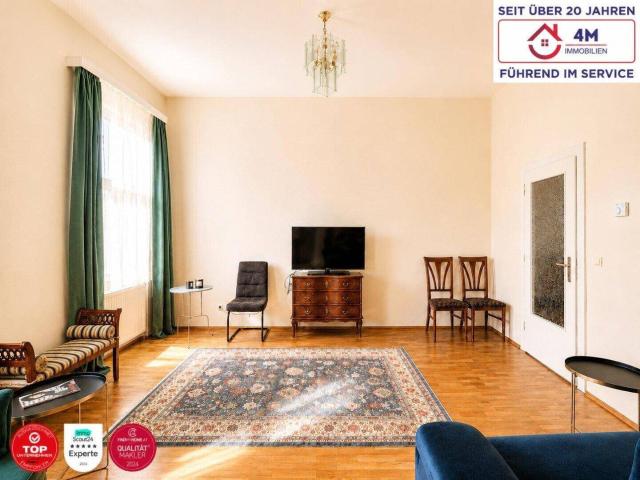 STILVOLLE ALTBAURESIDENZ MIT ZEITLOSER ELEGANZ