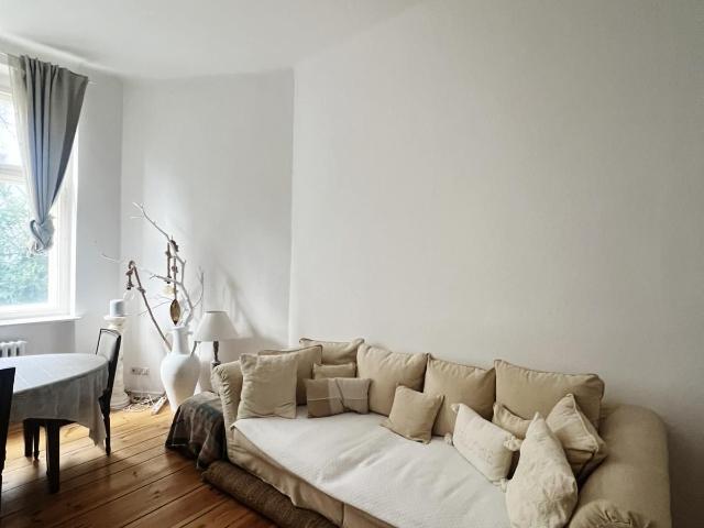 Stilvolle Altbauwohnung am Ludwigkirchplatz — möbliert, 83 m², Berlin Amsterdam Apartments for Rent
