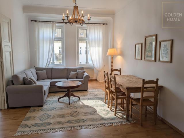 Stilvolle Altbauwohnung – ca. 85 m² bezugsfrei und ruhig