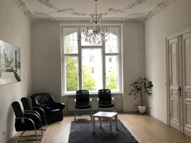 Stilvolle Altbauwohnung in denkmalgeschütztem Ensemble