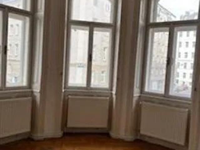 Stilvolle Altbauwohnung mit ca. 110 m² 3 großzügige Zimmer, Flügeltüren und Fischgrätparkett in bester Lage des 4. Bezirk