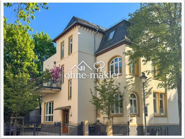 Stilvolle Altbauwohnung mit Garten und Terrasse in denkmalgeschützter Jugendstilvilla saniert