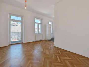 Stilvolle Altbauwohnung mit großzügigem Balkon