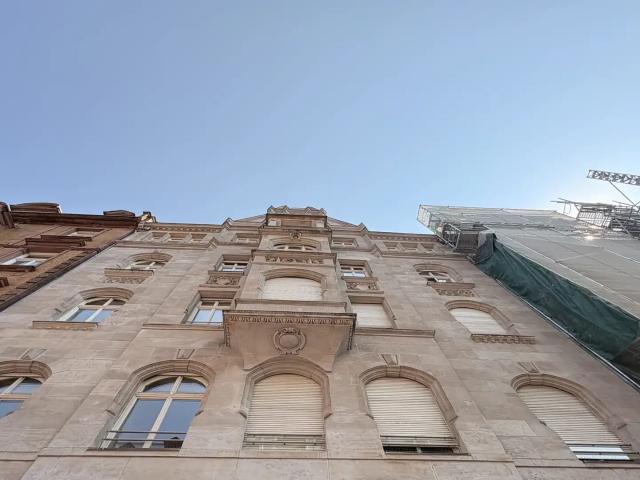 Stilvolle Altbauwohnung mit großem Balkon im Herzen Frankfurts – großzügig, hell und ruhig