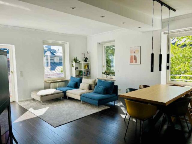 Stilvolle Altbauwohnung mit modernem Charme 4 Zimmer mit Balkon