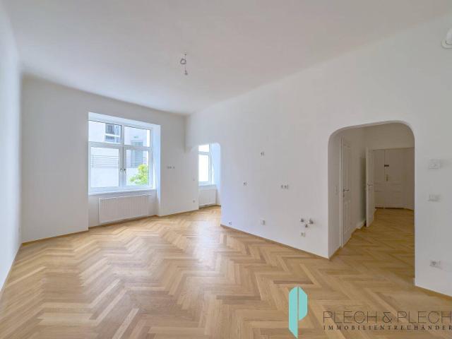 Stilvolle Altbauwohnung mit modernem Wohnkomfort – frisch saniertes 1,5 Zimmer Juwel