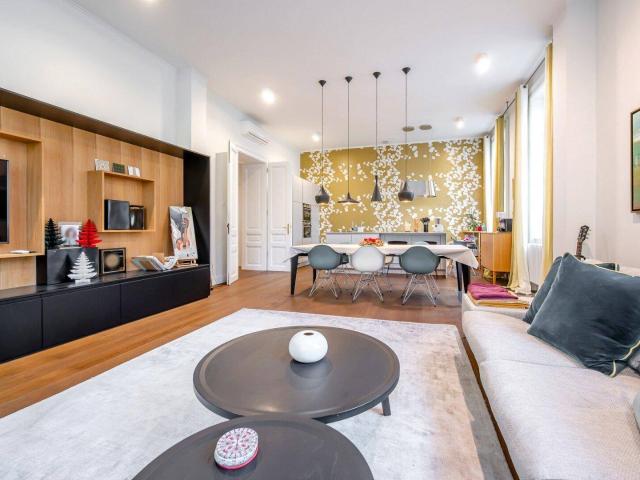 Stilvolle Altbauwohnung mit Siematic Küche & hofseitigem Balkon