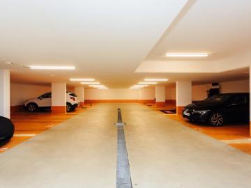 Stilvolle Gartenwohnung mit großer Terrasse, 35m² Hobbyraum und Tiefgaragenparkplatz!