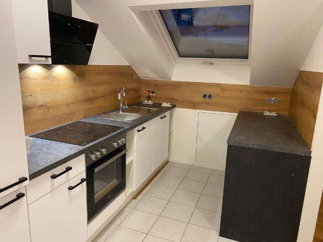 Stilvolle, geräumige 1 Zimmer Wohnung mit Balkon und EBK in Oettingen