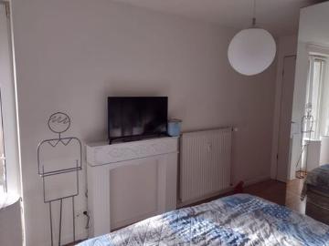 Stilvolle, geräumige 2 Zimmer Wohnung, möbliert oder teilmöbliert, befristet auf 1 Jahr