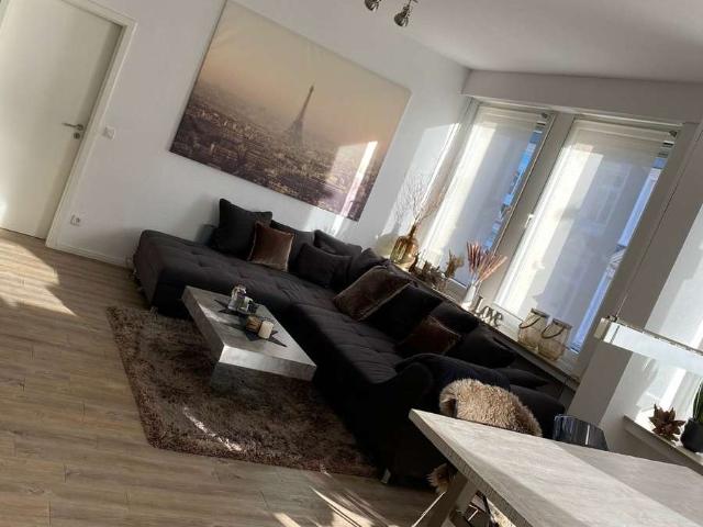 Stilvolle, geräumige 2 Zimmer Wohnung mit Einbauküche in Wermelskirchen