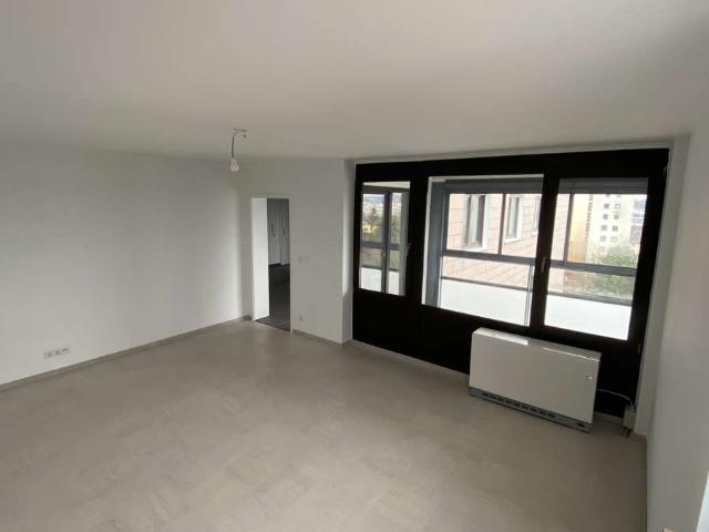 Stilvolle, geräumige 3 Zimmer Wohnung mit Balkon in Buchloe