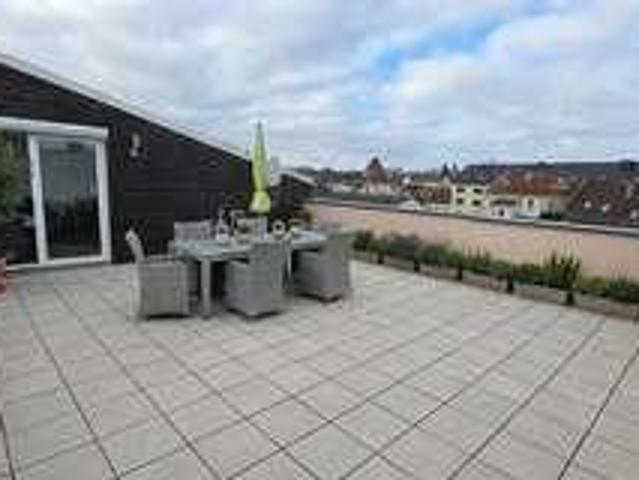Stilvolle Dom Blick Maisonette Wohnung mit 50m² Sonnenterrasse
