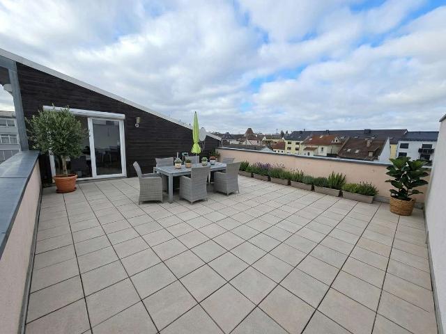 Stilvolle Dom Blick Maisonette Wohnung mit 50m² Sonnenterrasse