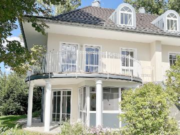 Stilvolle Doppelhaushälfte mit Kamin, Südwest Garten und Dachstudio