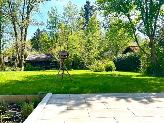Stilvolle Doppelhaushälfte* mit luxuriöser Ausstattung, großem Garten und idyllischer Seenähe