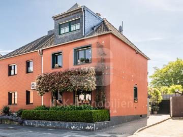 Stilvolle Doppelhaushälfte mit Naturpool und vielseitiger Nutzungsmöglichkeit!