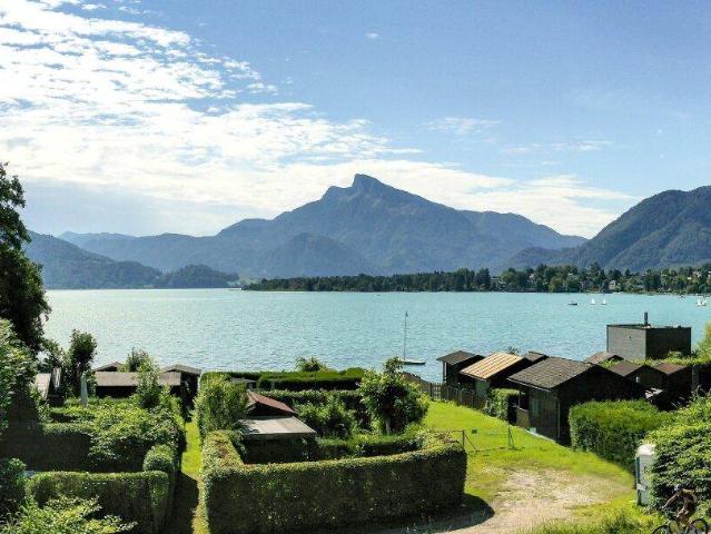 Stilvolle Dachgeschosswohnung in Mondsee: Erstbezug, Balkon & Luxus Ausstattung!
