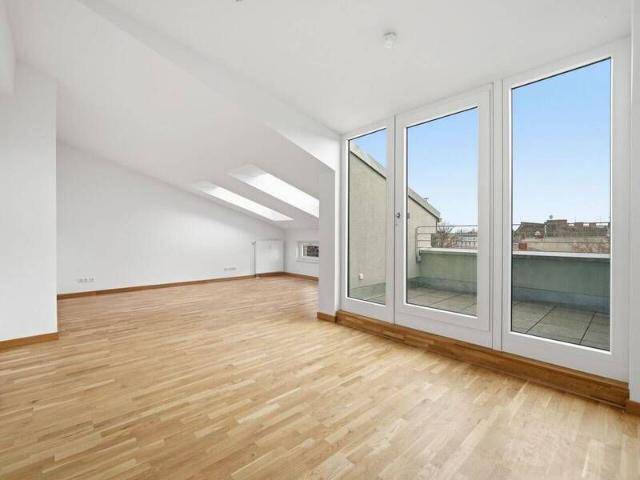 Stilvolle Dachgeschosswohnung in Spandau 2 Zimmer, EBK und Balkon nahe Havel Altstadt Spandau