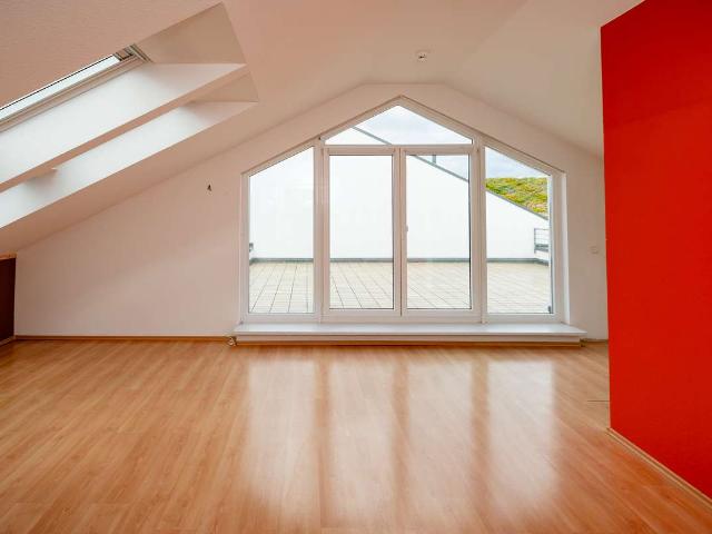 Stilvolle Dachgeschosswohnung mit großzügiger Terrasse im Herzen von Königs Wusterhausen