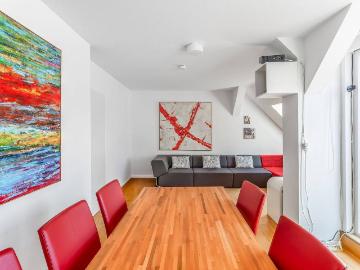 Stilvolle Dachgeschosswohnung mit großer Südwest Terrasse und hochwertiger Modernisierung in Pankow