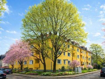 Stilvolle Dachgeschosswohnung mit Loggia und Blick auf den Tiroler Platz!