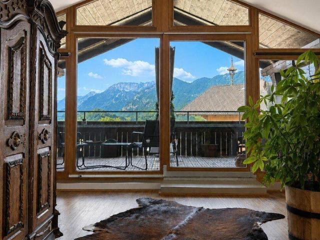 Stilvolle Dachgeschosswohnung mit Panoramablick