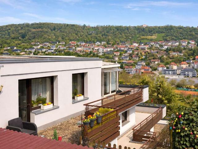 Stilvolle Eigentumswohnung im Bungalow Charakter mit Garten & Panoramablick über Künzelsau