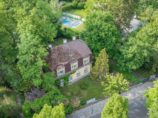 Stilvolle Einfamilienvilla am Fuße des Heubergs