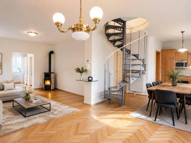 Stilvolle Familienvilla in Grünruhelage – perfekt für Wohnen, Arbeiten oder mehrere Generationen | ZELLMANN IMMOBILIEN