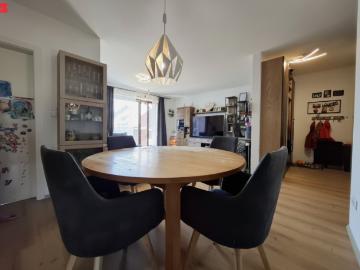Stilvolle Familienwohnung mit Balkon