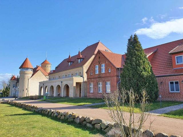 Stilvolle Ferienwohnung mit Charme im Westflügel des Schloss Stolpe
