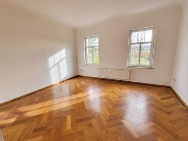 Stilvolle helle 2 Raum Wohnung mit Balkon und Parkett