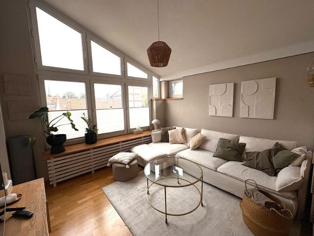 Stilvolle, lichtdurchflutete 3 Zimmer Dachgeschosswohnung mit großzügiger Dachterrasse in Nienburg!