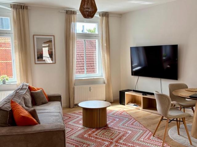 Stilvolle, lichtdurchflutete 2 Zimmer Wohnung mit EBK in Buckau