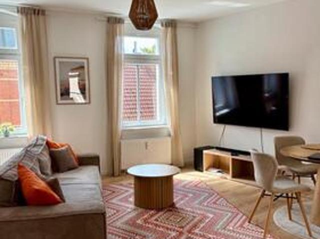 Stilvolle, lichtdurchflutete 2 Zimmer Wohnung mit EBK in Buckau