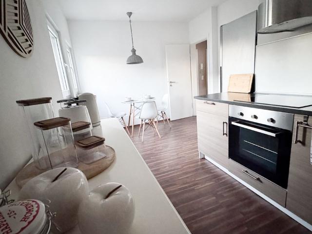 Stilvolle möblierte Wohnung im Grünen mit Dachterrasse in Mülheim Saarn, Mulheim an der Ruhr Amsterdam Apartments for Rent