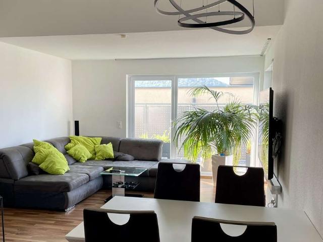 Stilvolle, möblierte 3 Zimmer Wohnung mit Design Charakter, großer Südterrasse & Garage