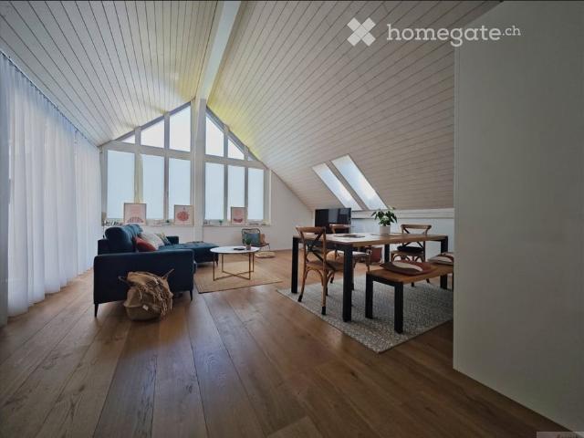 «Stilvolle, möblierte 93m² Dachwohnung mit hohem Dach befristet 2 Jahre »