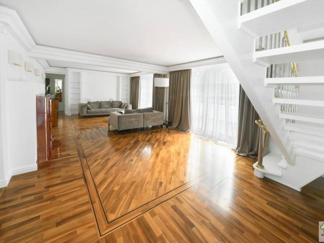 Stilvolle Maisonette in 1190 Wien: 228m² Luxus mit Sauna,Terrasse und Garage!