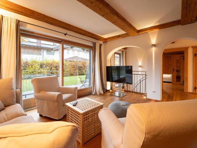 Stilvolle Maisonette mit Blick auf die Kitzbüheler Bergwelt 06516
