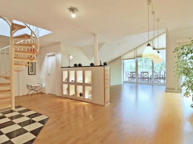Stilvolle Maisonettewohnung mit Garten, Terrasse & 2 Stellplätze