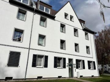 Stilvolle, neu ausgebaute Dachgeschosswohnung am Waldrand – Erstbezug!