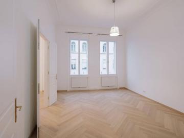 Stilvolle neu renovierte Altbauwohnung ca.107m² mit Balkon in Toplage 1070 Wien!